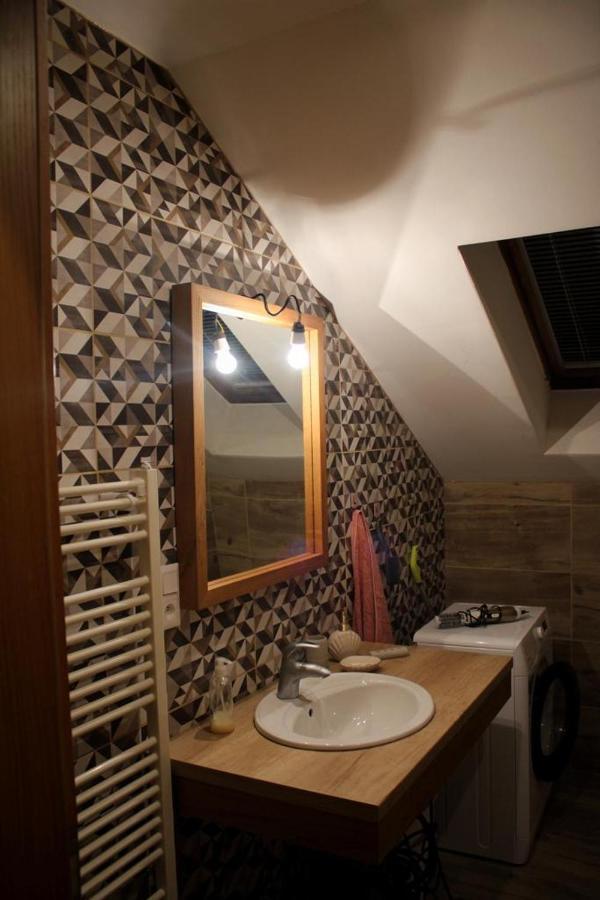 Prijemny Podkrovny Byt V Srdci Dechtic Dechtice Exterior foto