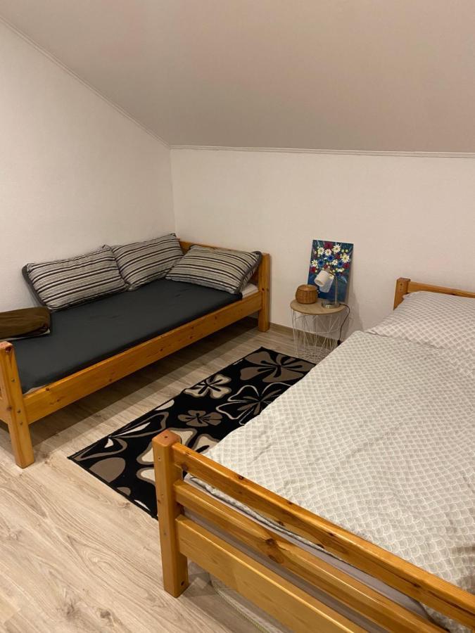 Prijemny Podkrovny Byt V Srdci Dechtic Dechtice Exterior foto